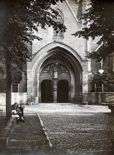 portaal van de kerk